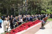 10.05.2025-ci il tarixdə Nizami rayon ictimaiyyəti Ümummilli Lider Heydər Əliyevin məzarını ziyarət edib.